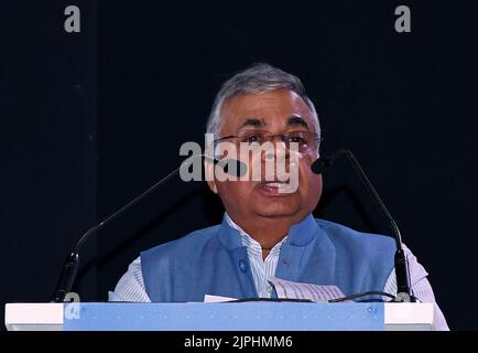 Mumbai, India. 18th Aug, 2022. Ashok Hinduja, Chairman - Hinduja Group of Companies (India) addresses the media at the unveiling of India's first electric air conditioned double decker bus in Mumbai. The new electric air conditioned double decker bus will deliver zero emission, a cleaner and more sustainable transportation for the urban commuting. Credit: SOPA Images Limited/Alamy Live News Stock Photo