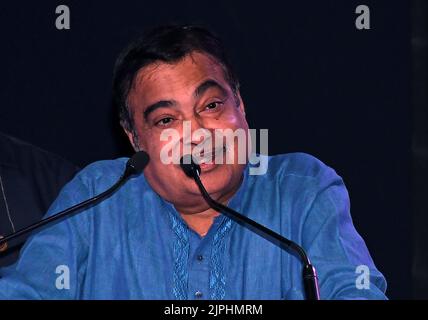 Mumbai, India. 18th Aug, 2022. Nitin Gadkari, Minister for Road Transport and Highways in the Government of India addresses the media during the unveiling of India's first electric air conditioned double decker bus in Mumbai. The new electric air conditioned double decker bus will deliver zero emission, a cleaner and more sustainable transportation for the urban commuting. Credit: SOPA Images Limited/Alamy Live News Stock Photo