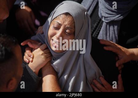 Nablus, Palestine. 18th Aug, 2022. Relatives of 18-year-old Palestinian Waseem Abu Khalifa mourn during his funeral. Abu Khalifa was shot dead by the Israeli army who were protecting the Jewish settlers performing Talmudic rituals at the tomb of Joseph, east of the city of Nablus in the West Bank. Credit: SOPA Images Limited/Alamy Live News Stock Photo