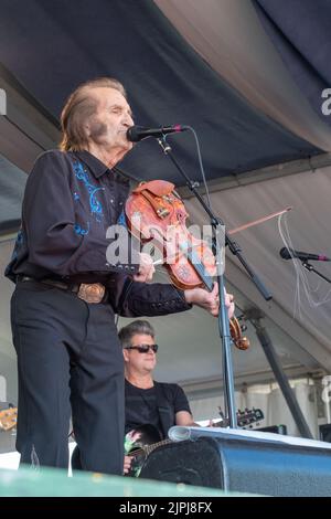 NEW ORLEANS, LA, USA - APRIL 29, 2018: Cajun musician Doug Kershaw sings and plays the fiddle at the 2018 New Orleans Jazz and Heritage Festival Stock Photo