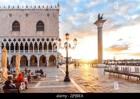 sunrise, cafe, venice, st mark's square, monolithsäule, sun rises, sunrises, cafes, venices, st. mark's squares Stock Photo