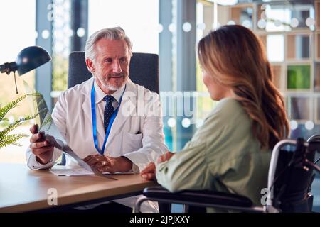 doctor, patient, consultation, consult, doctors, patients, consultations, consults Stock Photo