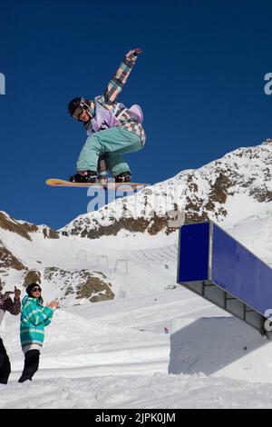 can felicity jones snowboard Felicity jones chalet girl hi-res stock photography and images