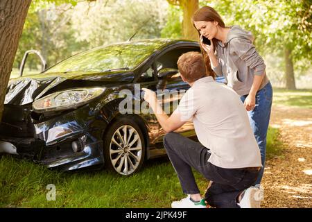 couple, on the phone, insurance, road accident, collision, car accident, pairs, on the phones, insurances, accident, accidents, road accidents, Stock Photo
