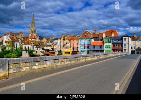 France, Indre (36), Argenton-sur-Creuse, old houses on the river bank Creuse Stock Photo