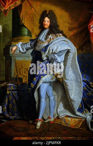 France, Loiret, Orleans, Beaux Art museum, Portrait of Louis XIV in coronation costume, Atelier de Hyacinthe Rigaud, 1701 Stock Photo