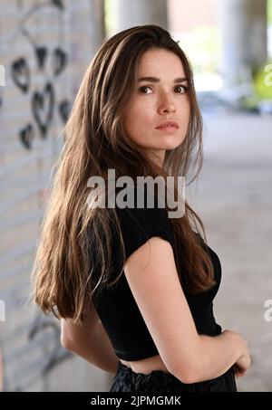 PRODUCTION - 10 August 2022, Berlin: Actress Zoe Moore at an exclusive