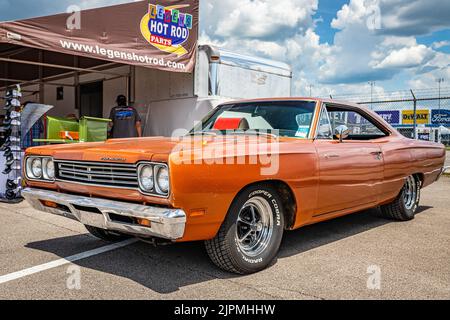 Lebanon, TN - May 13, 2022: Low perspective front corner view of a 1969 Plymouth Roadrunner 383 Hardtop Coupe at a local car show. Stock Photo