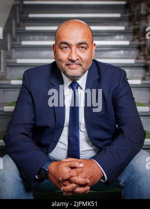 Berlin, Germany. 19th Aug, 2022. Omid Nouripour, federal chairman of Bündnis 90/Die Grünen, looks into the photographer's camera after an interview. Credit: Kay Nietfeld/dpa/Alamy Live News Stock Photo
