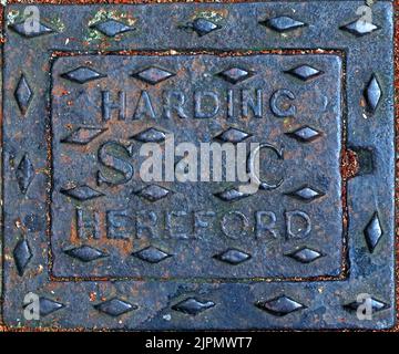 Harding Hereford cast iron embossed grid, sewage drain, Castle Street, Hereford, England, UK, HR1 2NL Stock Photo