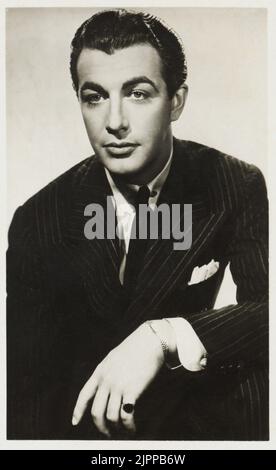 1930's , USA: The american movie actor ROBERT TAYLOR ( 1911 - 1969 ) - CINEMA - portrait - ritratto - ring - anello - bracelet - braccialetto - pochette - fazzoletto nel taschino - gessato - cravatta - tie - grease - brillantina - gemelli da polsino - gemello - FASHION - ANNI TRENTA - 30's - '30   ----  Archivio GBB