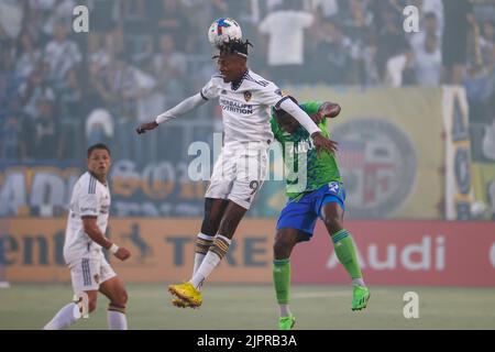 Los Angeles, California, USA. 19th Aug, 2022. LA Galaxy forward Kevin Cabral (9) and Seattle Sounders defender Nouhou (5) battle for the ball during an MLS soccer match July 17, 2022, in Carson, Calif. (Credit Image: © Ringo Chiu/ZUMA Press Wire) Credit: ZUMA Press, Inc./Alamy Live News Stock Photo