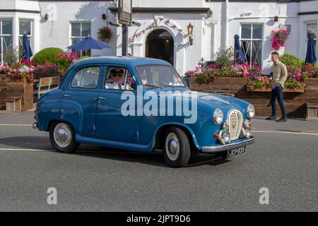1958 50s, fifties, blue Austin A35 petrol car Stock Photo