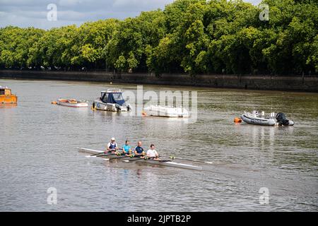 Putney London, UK. 20 August 2022 . Rowers practicising on the river Thames by Putney, south west London on an overcast but mild day with sunny spells as cooler temperatures  are forecast Credit. amer ghazzal/Alamy Live News Stock Photo