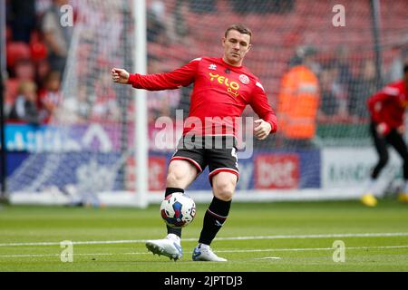 John Fleck #4 of Sheffield United warms up before the game Stock Photo