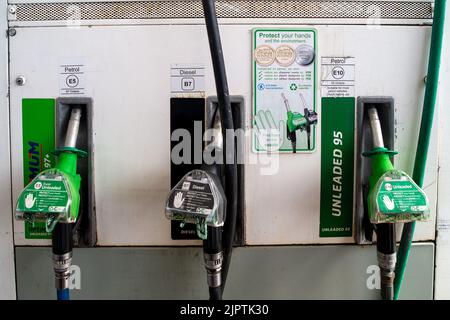 Datchet, Berkshire, UK. 20th August, 2022. Most petrol stations have now dropped their price of fuel. Petrol on sale today at the Murco Garage in Datchet, Berkshire, was much lower than recently at 165.9 per litre compared to 192.2 on 9th June 2022. Credit: Maureen McLean/Alamy Live News Stock Photo