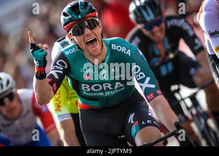 Irish Sam Bennett of Bora-Hansgrohe celebrates after winning stage 2 of the 2022 edition of the 'Vuelta a Espana', Tour of Spain cycling race, from 's-Hertogenbosch to Utrecht (175,1 km) in The Netherlands, Saturday 20 August 2022. BELGA PHOTO LUC CLAESSEN Stock Photo