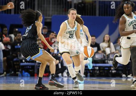 Chicago, United States. 20th Aug, 2022. Sabrina Ionescu (20 New York Liberty) in action during the WNBA playoffs round #1, game #2 between the Chicago Sky and New York Liberty on Saturday August 20, 2022 at Wintrust Arena, Chicago, USA. (NO COMMERCIAL USAGE) (Foto: Shaina Benhiyoun/Sports Press Photo/C - ONE HOUR DEADLINE - ONLY ACTIVATE FTP IF IMAGES LESS THAN ONE HOUR OLD - Alamy) Credit: SPP Sport Press Photo. /Alamy Live News Stock Photo