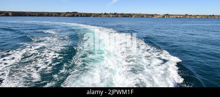 Départ en bateau de l’île d’Hoedic (Bretagne, golfe du Morbihan. Ouest France) Stock Photo