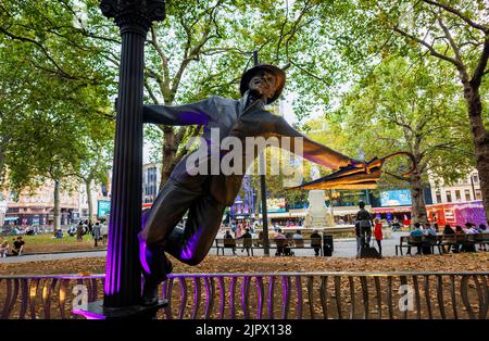 Statue of Gene Kelly from Singing in the Rain in Leicester Square in the West End, central London WC2 Stock Photo