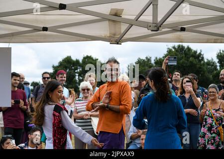 London, UK, 20th August 2022, Fly With Me, to mark the one year since the fall of Afghanistan to the Taliban. Flying kites, music, dance. Organised by the Good Chance Theatre at Parliament Hill Viewpoint on Hampstead Heath, Andrew Lalchan Photography/Alamy Live News Stock Photo