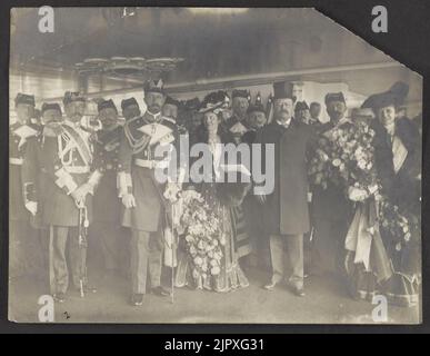 Theodore Roosevelt posed standing with group including Prince Henry of Prussia Stock Photo