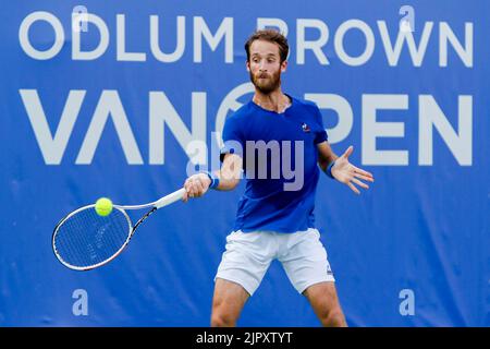 19/08/2022 - VANCOUVER,BC - AUGUST 19 : Quarter Finals . Constant Lestienne(FRA blue def Fernando verdasco(ESP)) PINK during day seven of 2022 Odlum Brown VanOpen at Hollyburn Country Club on August 19, 2022, in West Vancouver,British Columbia,Canada.(Photo by Clelio Tomaz/Pximages Stock Photo