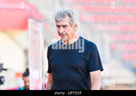 MALLORCA, SPAIN - AUGUST 20: Manuel Pelegrini before the match between RCD Mallorca and Real Betis of La Liga Santander on August 20, 2022 at Visit Mallorca Stadium Son Moix in Mallorca, Spain. (Photo by Samuel Carreño/PxImages) Stock Photo