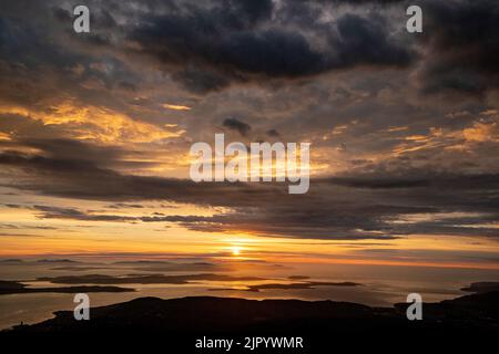 Sunrise over the Derwent River from the summit of kunanyi/Mt Wellington in Hobart Tasmania (altitude 1271 metres above sea level) Stock Photo