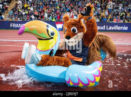 Munich, Germany. 20th Aug, 2022. European Championships, European Championship, athletics, mascot 'Gfreidi' in action. Credit: Sven Hoppe/dpa/Alamy Live News