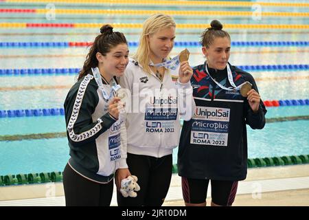 Rome, Italy. 17th Aug, 2022. Rome, 17 August 2022 European Swimming Championships in Rome 2022 in the photo: the podium of the 50 meters breaststroke women: from the left the Italian Benedetta Pilato silver medal, the Lithuanian Ruta Meilutyte gold medal and the English Imogen Clark Rome, August 17, 2022 European Swimming Championships in Rome 2022 Pictured: The podium in the women's 50-meter breaststroke: from left, Italy's Benedetta Pilato silver medalist, Lithuania's Ruta Meilutyte gold medalist and England's Imogen Clark Credit: Independent Photo Agency/Alamy Live News Stock Photo