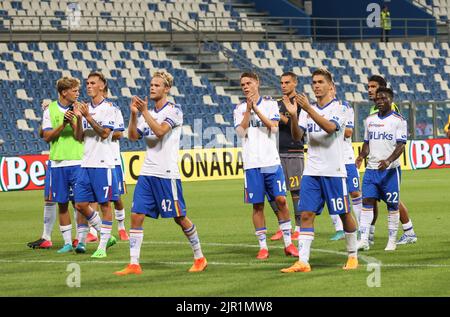 Foto Michele Nucci/LaPresse 20 Agosto 2022 - Reggio Emilia, Italia  sport calcio  Sassuolo Calcio u.s. Vs. Lecce u.s. - Campionato di calcio Serie A TIM 2022/2023 - stadio &#x201c;Mapei&#x201d; Nella foto: i giocatori del Lecce a fine partita    Photo Michele Nucci/LaPresse  August 20, 2022 - Reggio Emilia, Italy  sport soccer  Sassuolo calcio u.s. Vs. Lecce u.s.  - Italian Football Championship League A TIM 2022/2023 - &#x201c;Mapei&#x201d; stadium In the pic: the players of Lecce at the end of the match Stock Photo