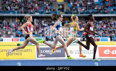 Melissa Courtney-Bryant of Wales and Laura Muir of Scotland competing in the women’s 1500m heats at the Commonwealth Games at Alexander Stadium, Birmi Stock Photo