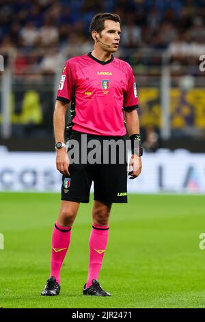 Milan, Italy. 20th Aug, 2022. Referee Davide Ghersini during the Serie A 2022/23 football match between FC Internazionale and Spezia Calcio at Giuseppe Meazza Stadium, Milan, Italy on August 20, 2022 Credit: Independent Photo Agency/Alamy Live News Stock Photo