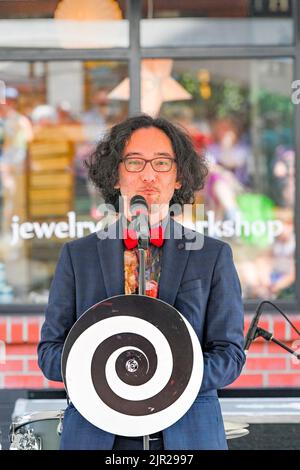 Magician, Travis Bernhardt, Arts Alive Festival, Downtown Langley, British Columbia, Canada Stock Photo