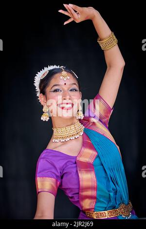 Edinburgh Scotland, UK 21 August 2022.  Dance Ihayami perform at Leith Links for the Mela multicultural event. credit sst/alamy live news Stock Photo