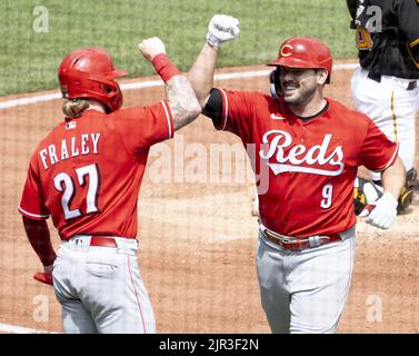 Mike Moustakas' two-run homer (7), 08/21/2022