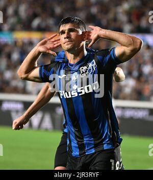 Bergamo, Italy. 21st Aug, 2022. Atalanta's Ruslan Malinovskyi celebrates his goal during the Italian Serie A football match against AC Milan in Bergamo, Italy, Aug. 21, 2022. Credit: Daniele Mascolo/Xinhua/Alamy Live News Stock Photo