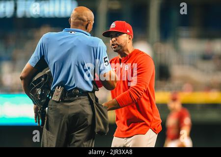 Cardinals' Oli Marmol says umpire C.B. Bucknor declined handshake