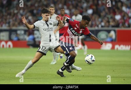 Lille, France - August 21, 2022, Angel Gomes of Lille, Vitinha of PSG (left) during the French championship Ligue 1 football match between LOSC Lille and Paris Saint-Germain on August 21, 2022 at Stade Pierre Mauroy in Villeneuve-d'Ascq near Lille, France - Photo: Jean Catuffe/DPPI/LiveMedia Stock Photo