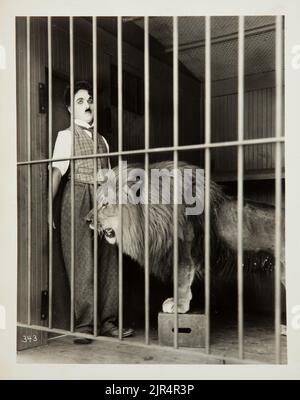1928 Charlie Chaplin 'The Circus'. Charlie inside a cage with a lion. Stock Photo