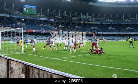 Kolata, India. 20th Aug, 2022. ATK Mohun Bagan FC ( green & Maroon ) played against Rajasthan United FC ( white) in the match no 9 for the group B, during the Durand cup football 2022 played at The Vivekananda Yuba Bharati Krirangan ( VYBK ) in Kolkata on 20-08-2022.ATK Mohun Bagan loses 2-3 to Rajasthan United (Photo by Amlan Biswas/Pacific Press) Credit: Pacific Press Media Production Corp./Alamy Live News Stock Photo