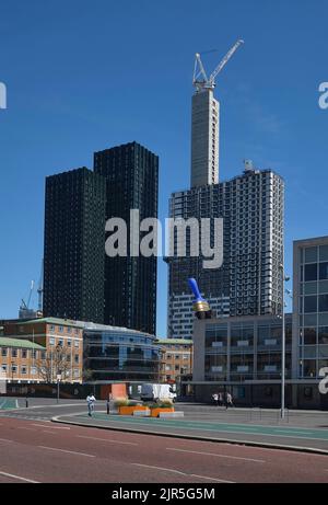 Construction of modular apartments by East Croydon South London Stock Photo