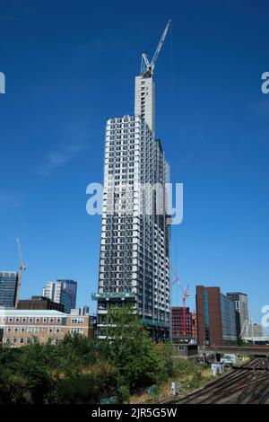 Construction of modular apartments by East Croydon South London Stock Photo