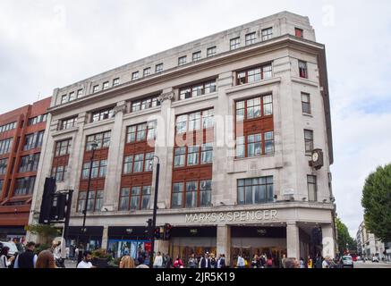 London, UK. 22nd August 2022. Marks & Spencer are set to go ahead with their plan to demolish and rebuild the store on Oxford Street. Opponents say the project will release tens of thousands of tonnes of carbon into the atmosphere, and that refurbishment rather than outright demolition would be a better solution. Credit: Vuk Valcic/Alamy Live News Stock Photo
