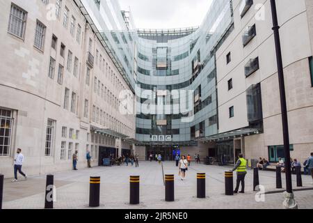 London, UK. 22nd August 2022. Exterior view of Broadcasting House, BBC headquarters in central London. The Guardian has reported that BBC staff are set to publish a report which shows that the plan to merge BBC News and BBC World News, its commercial global service, will have a negative impact on news coverage and viewer figures. Credit: Vuk Valcic/Alamy Live News Stock Photo