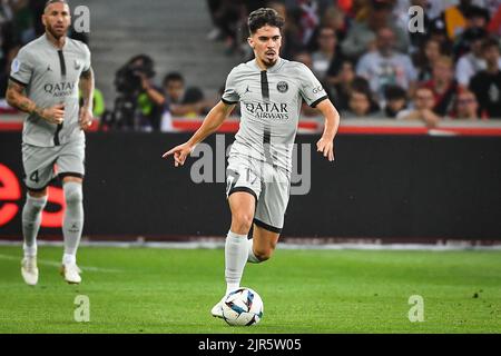 August 21, 2022, Villeneuve-d'Ascq, France, France: Vitor MACHADO FERREIRA (Vitinha) of PSG during the Ligue 1 match between Lille OSC (LOSC) and Paris Saint-Germain (PSG) at Pierre Mauroy Stadium on August 21, 2022 in Villeneuve-d'Ascq near Lille, France. (Credit Image: © Matthieu Mirville/ZUMA Press Wire) Stock Photo