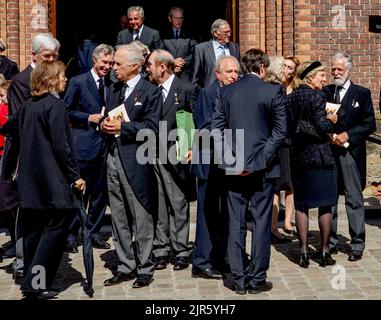 Archduke Rudolph of Austria and Baroness Marie Hélène de Villenfagne de Vogelsanck, Archduchess Marie Astrid of Austria, Archduke Carl Christian of Austria, Prince Guillaume of Luxembourg and Belgian Esquire Jean-Louis de Potesta leave at the l eglise Saint-Pierre in Belil, on August 22, 2022, after attended the funeral of Prince Wauthier de Ligne (10-07-1952/15-08-2022), he was the First Cousin of the Grand Duke of Luxembourg Photo: Albert Nieboer/Netherlands OUT/Point de Vue OUT Stock Photo