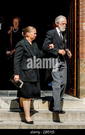 Sophie Felicitas Elisabetha Bona Maria Antonia Furstin von Hohenberg and the Belgian Esquire Jean-Louis de Potesta leave at the l eglise Saint-Pierre in Belil, on August 22, 2022, after attended the funeral of Prince Wauthier de Ligne (10-07-1952/15-08-2022), he was the First Cousin of the Grand Duke of Luxembourg Photo: Albert Nieboer/Netherlands OUT/Point de Vue OUT Stock Photo