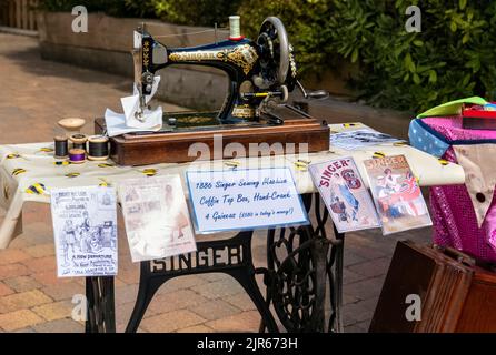 Old 1886 Singer Sewing Machine coffin top box, hand-crank at the Flamstead Scarecrow Festival Hertfordshire Stock Photo